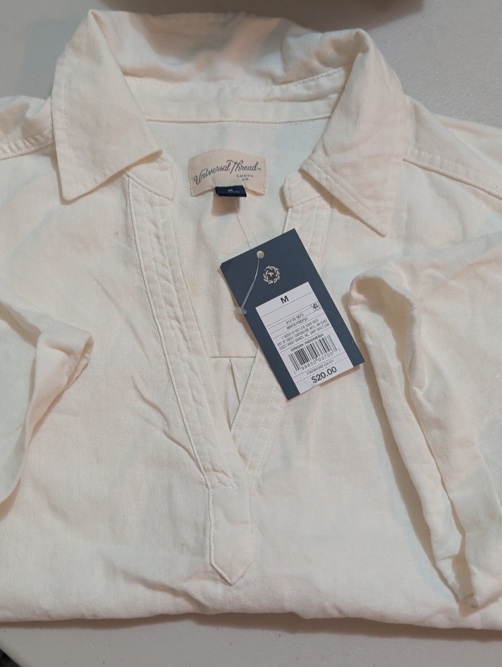 Universal Thread Women’s Cream Button-Down V-Neck Collar Shirt